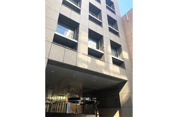 大阪淀屋橋スタジオのビル外観