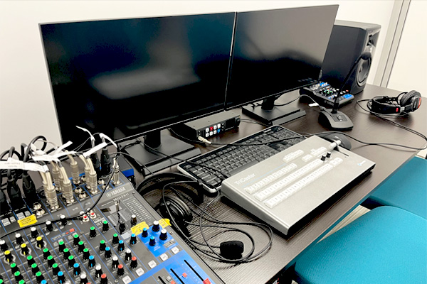 音声や各種機材の写真